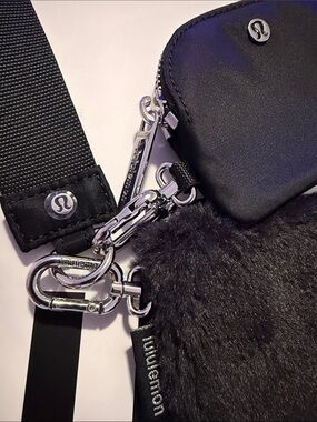 M8 Lululemon Dual Key Pouch